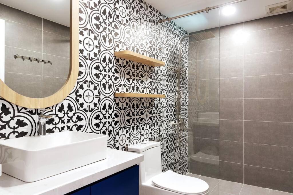 Modern, Cozy & Fully Equipped 2Br Apt In D4, 5M To D1 مدينة هوشي منه المظهر الخارجي الصورة