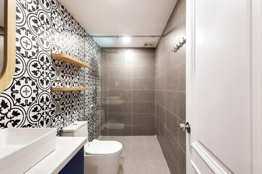 Modern, Cozy & Fully Equipped 2Br Apt In D4, 5M To D1 مدينة هوشي منه المظهر الخارجي الصورة